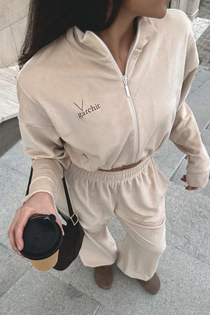 Спортивный костюм велюровый с вышивкой цвет бежевый