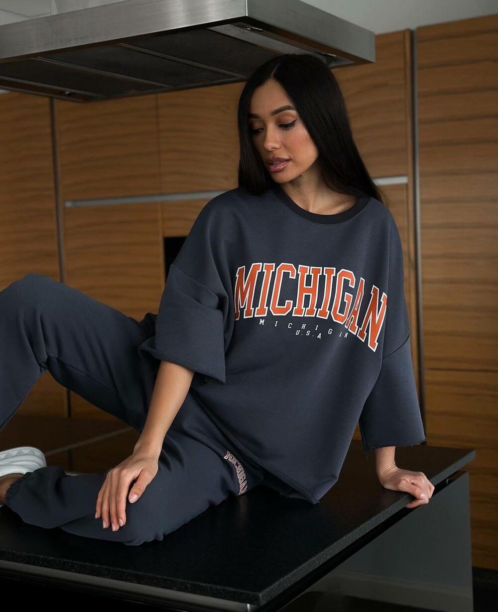 Костюм двійка з написом, колір графіт