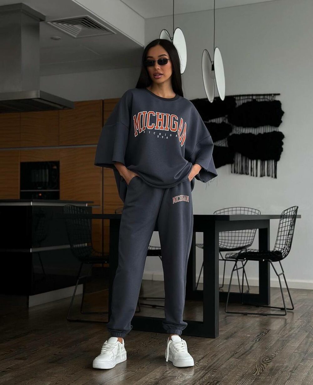 Костюм двійка з написом, колір графіт