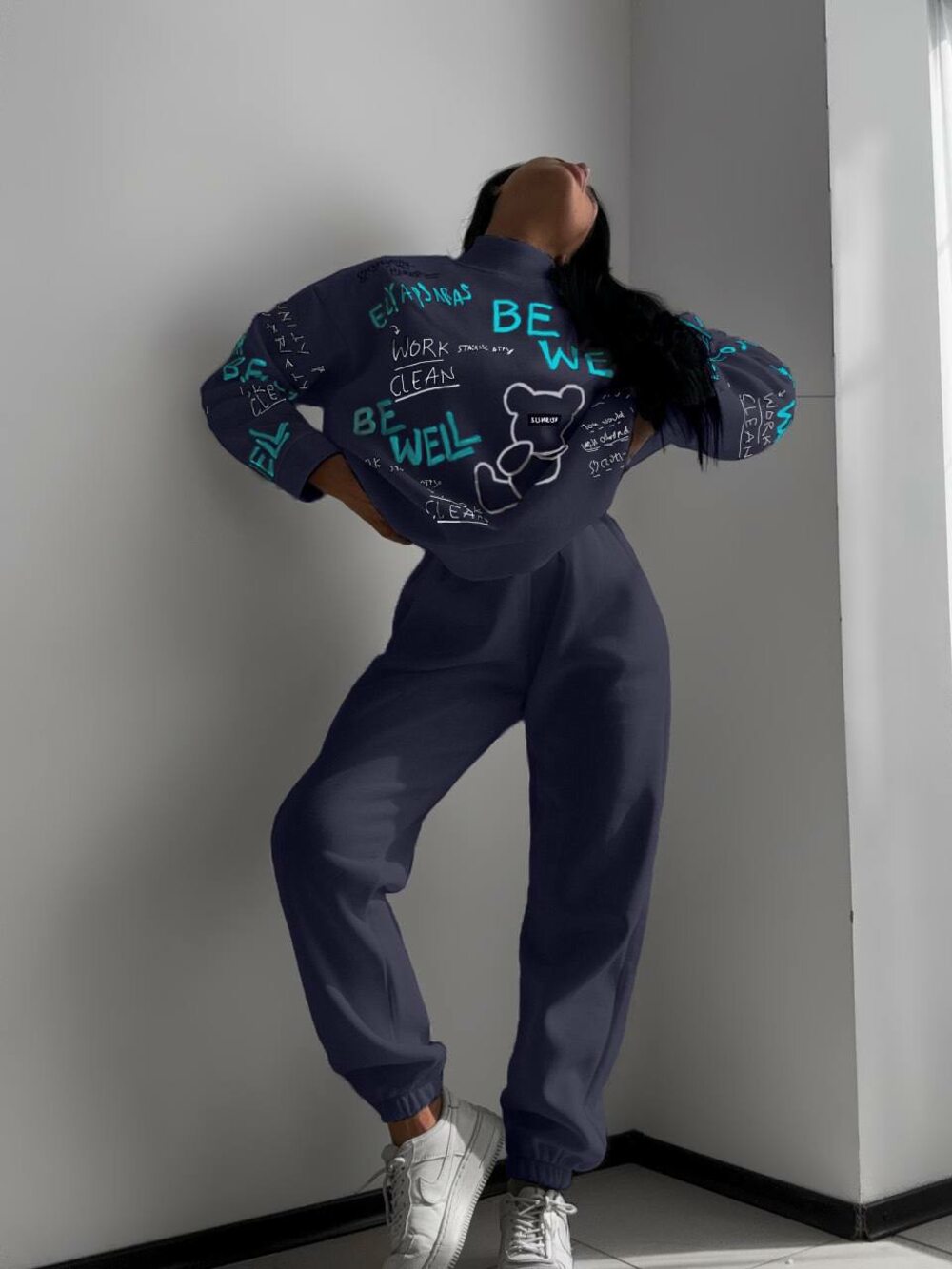 Костюм на флісі складається з світшота та джогерів, колір маренго.