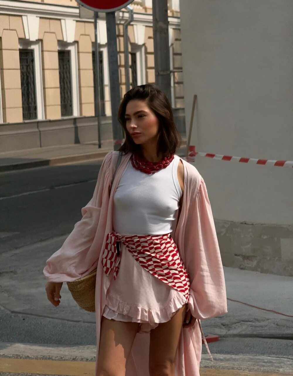 Комплект состоит из юбки с рюшами и кардигана, цвет персиковый