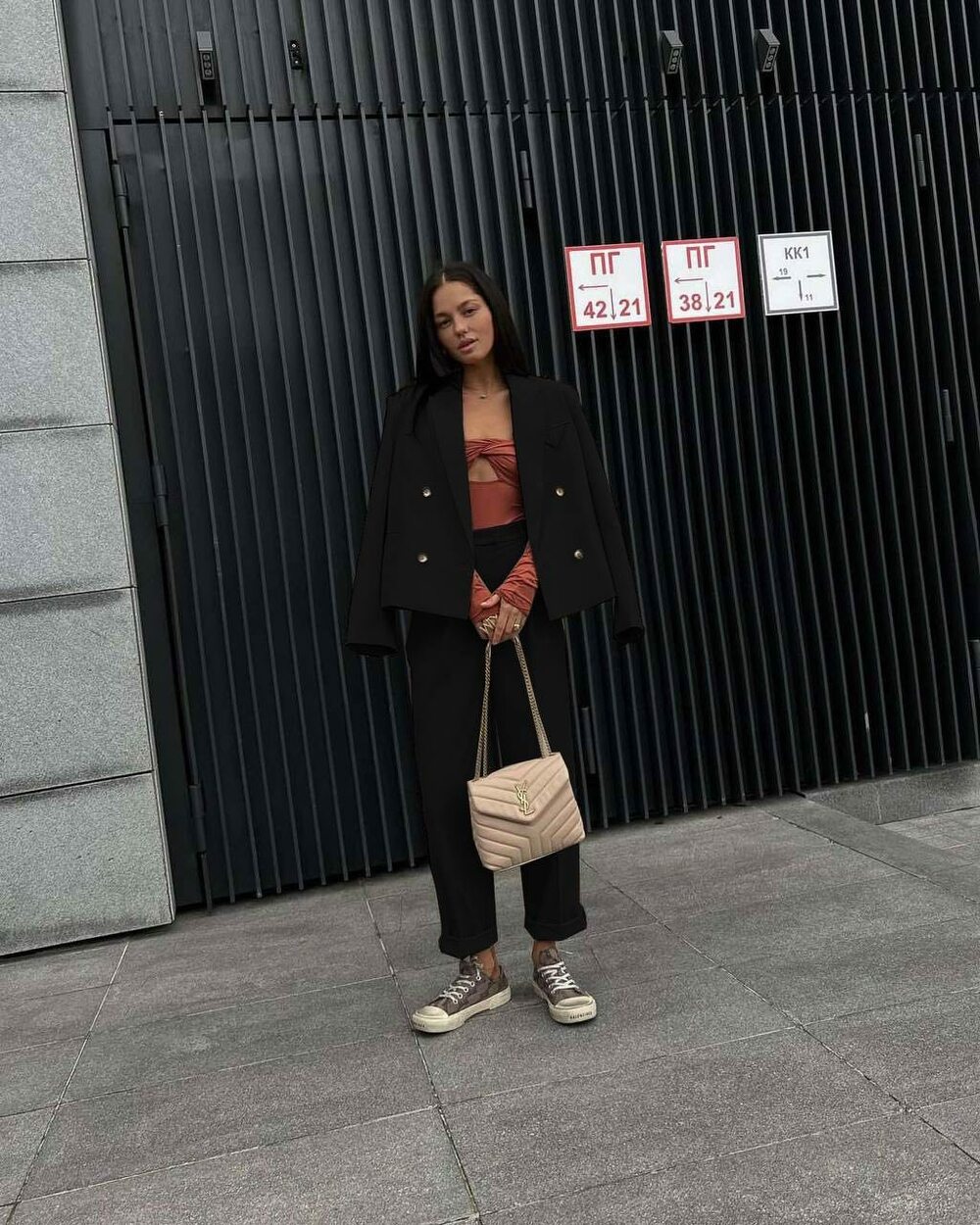 Костюм оверсайз, піджак з плічками, без підкладки, штани на високій посадці, колір чорний