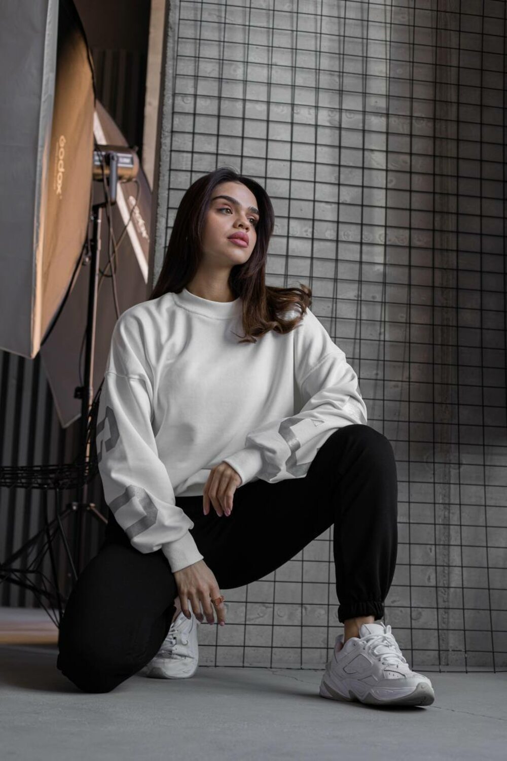 Костюм Chicago складається з джогерів та світшота.