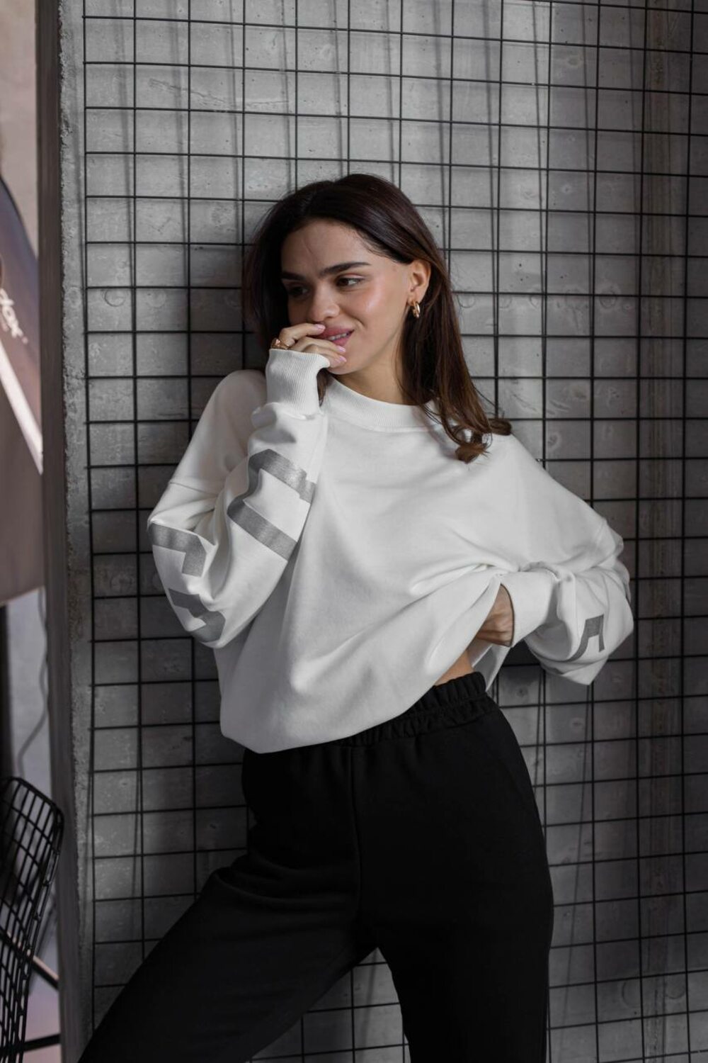 Костюм Chicago складається з джогерів та світшота.