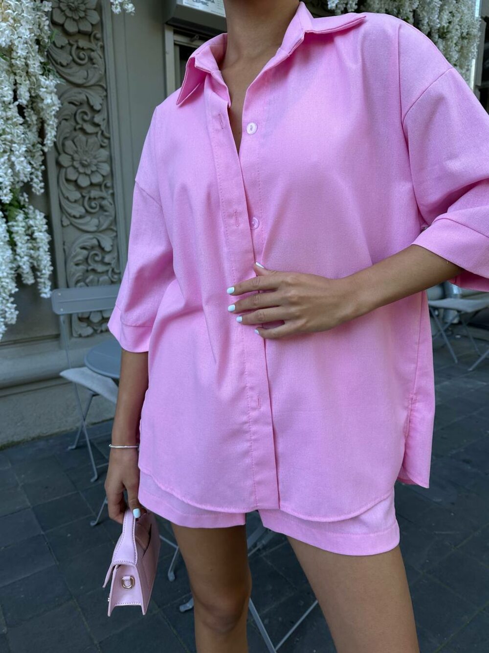 Костюм двійка складається з сорочки та шорт, колір рожевий