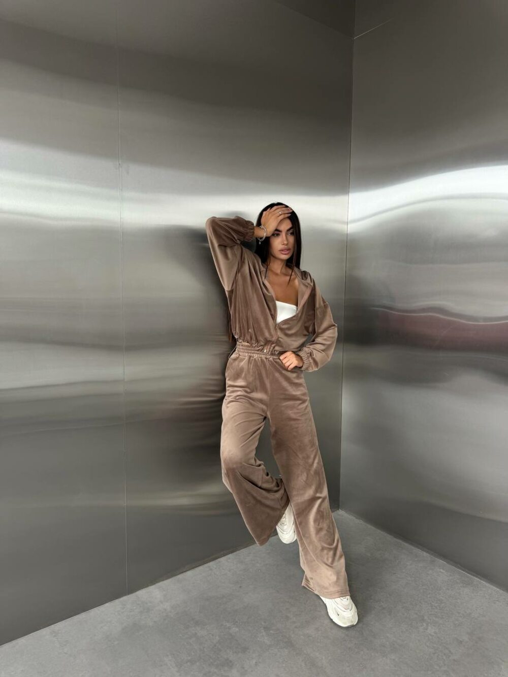 Велюровий костюм з регульованими зав'язками, колір бежевий