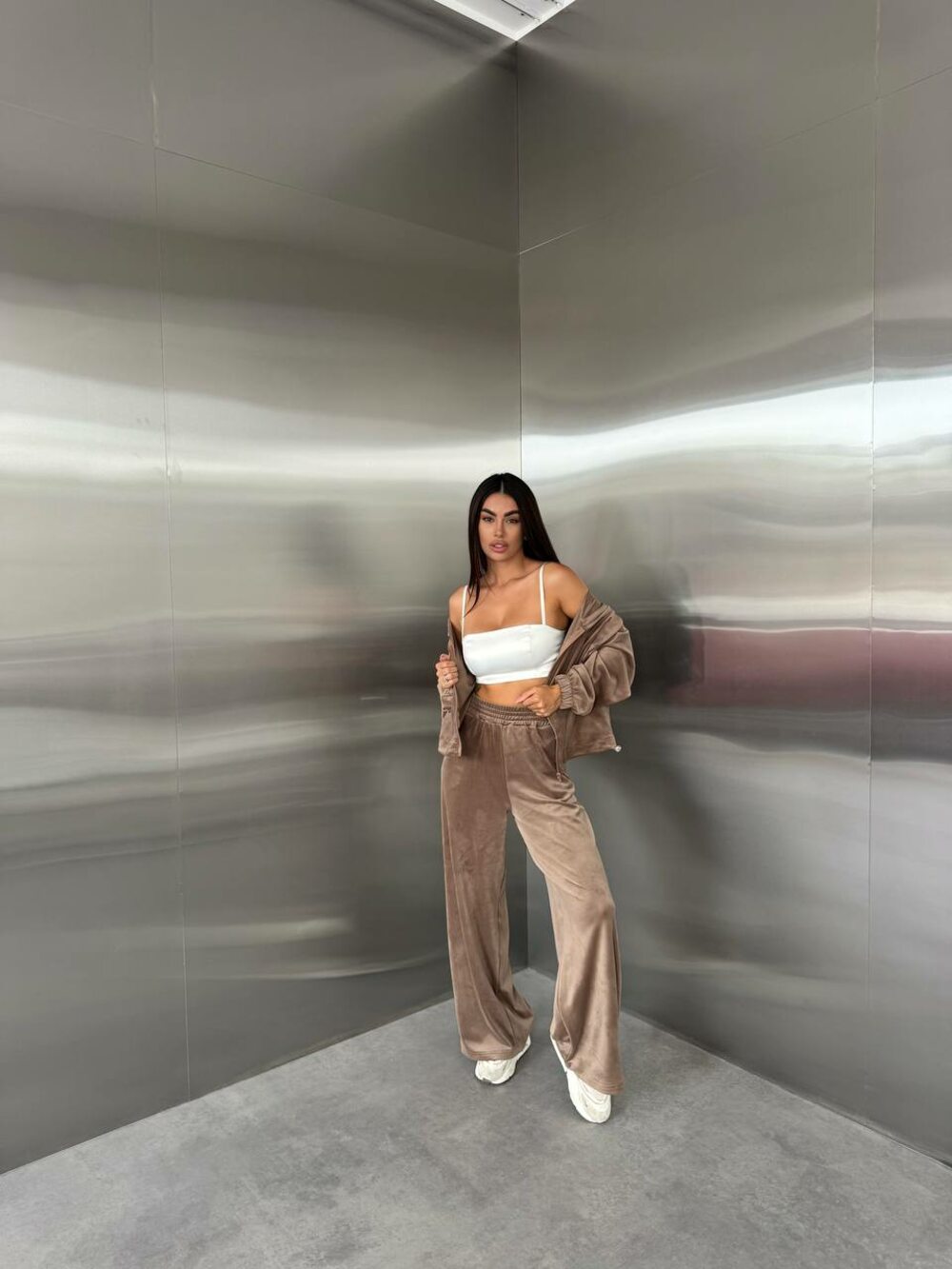 Велюровий костюм з регульованими зав'язками, колір бежевий