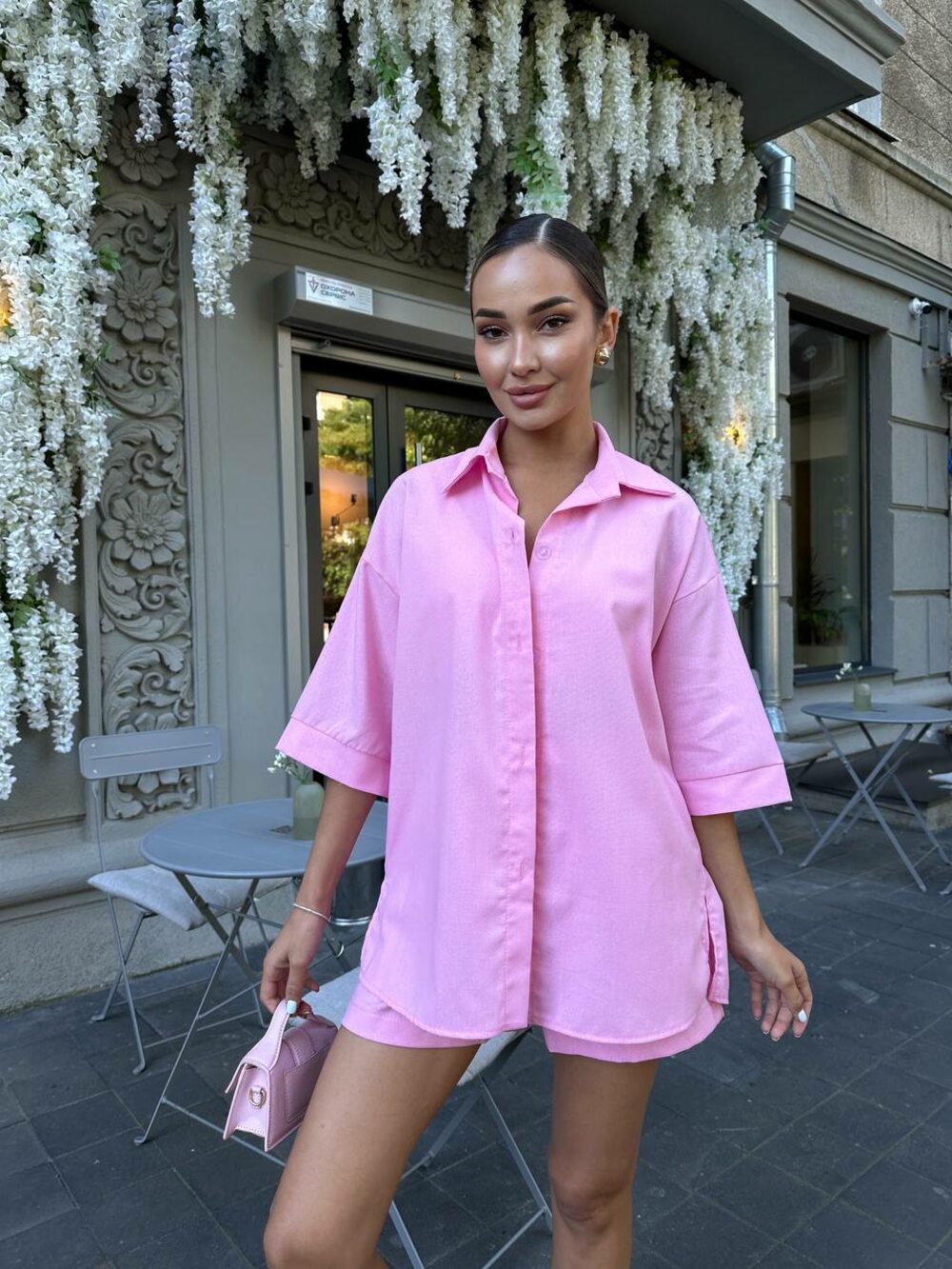 Костюм двійка складається з сорочки та шорт, колір рожевий