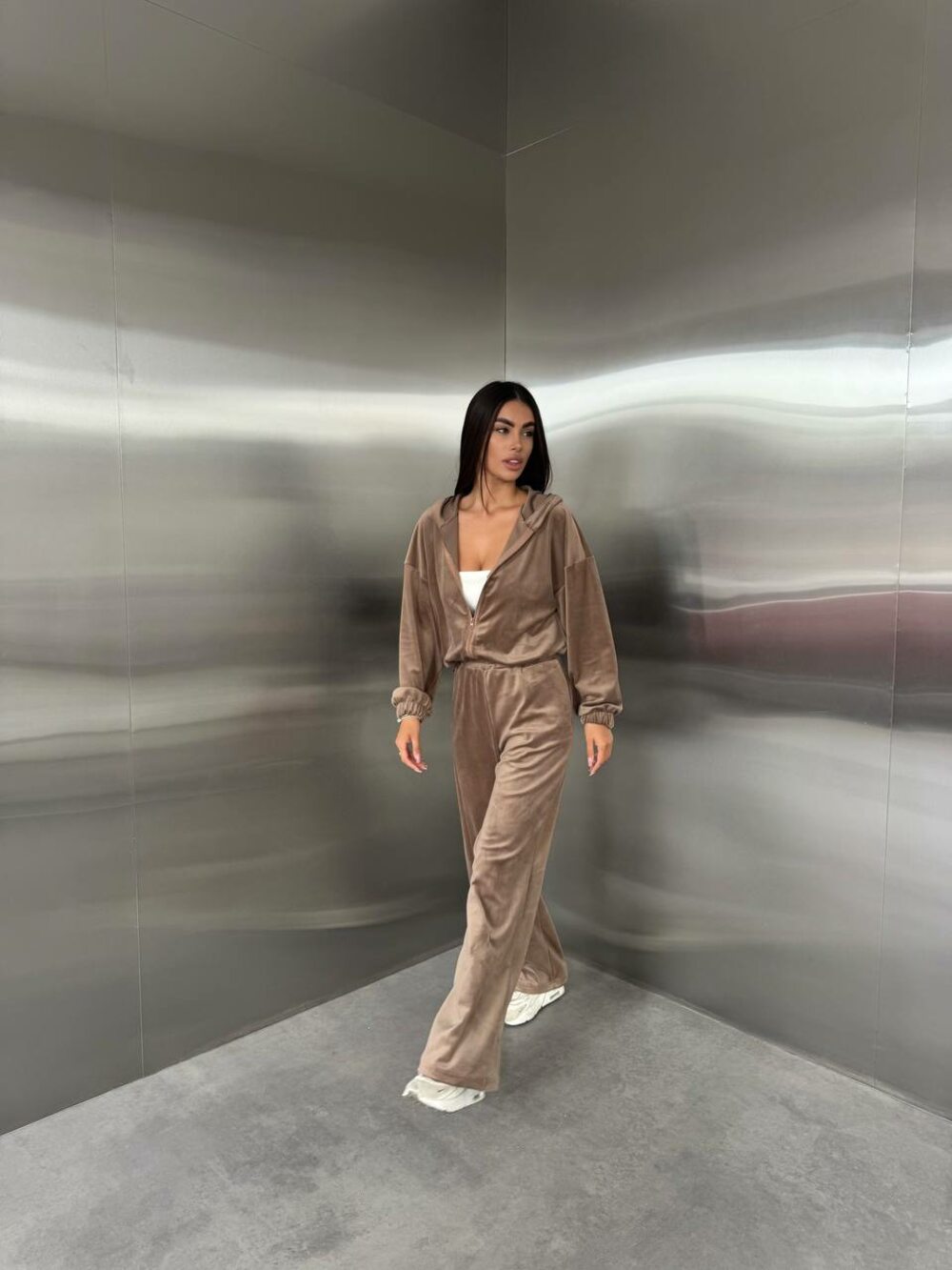 Велюровий костюм з регульованими зав'язками, колір бежевий