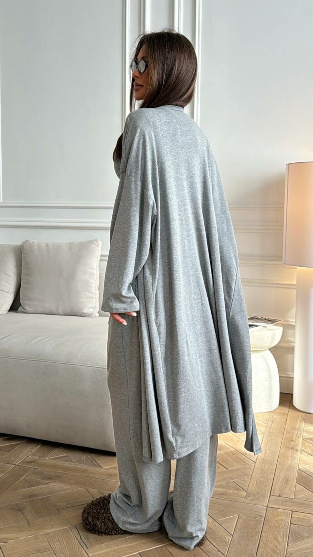 Костюм тройка состоит из брюк, кардигана и топа, цвет меланж