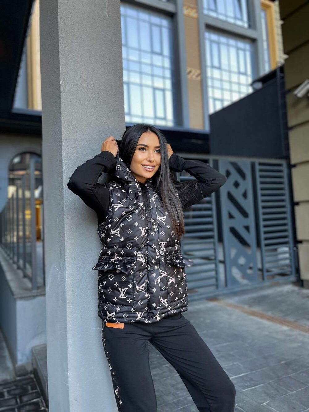 Костюм 3-йка L-V комплект жилетка штаны и кофта цвет черный