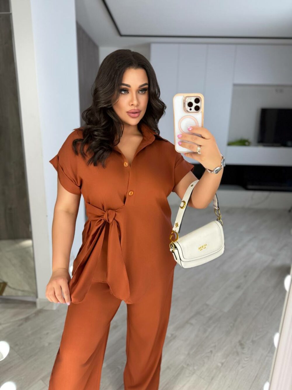 Костюм складається з брюк та блузи оригінального крою, колір теракот.