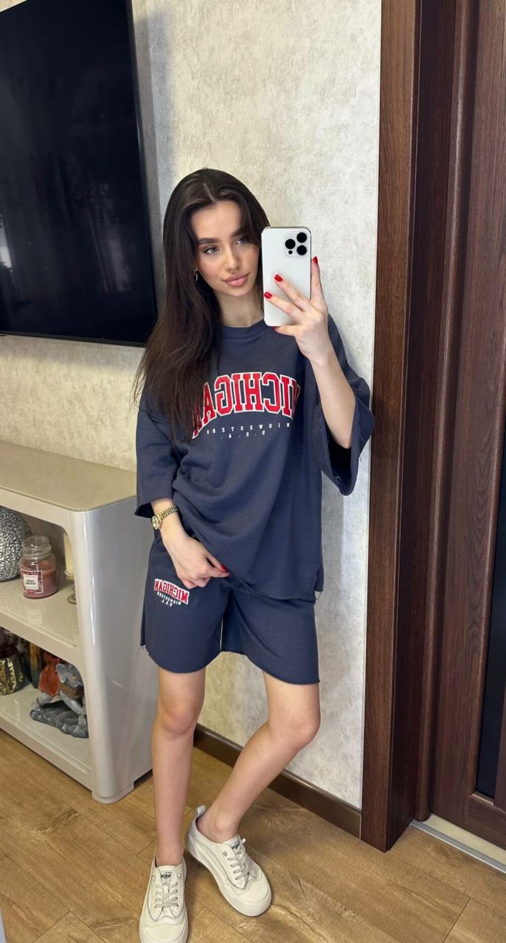 Костюм двійка складається з шортів і футболки, колір графіт