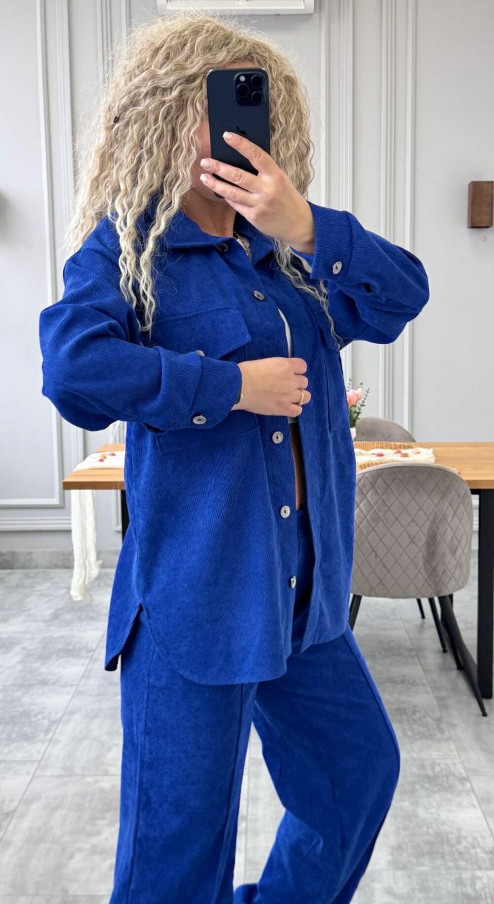 Костюм двійка складається з штанів та сорочки, колір синій