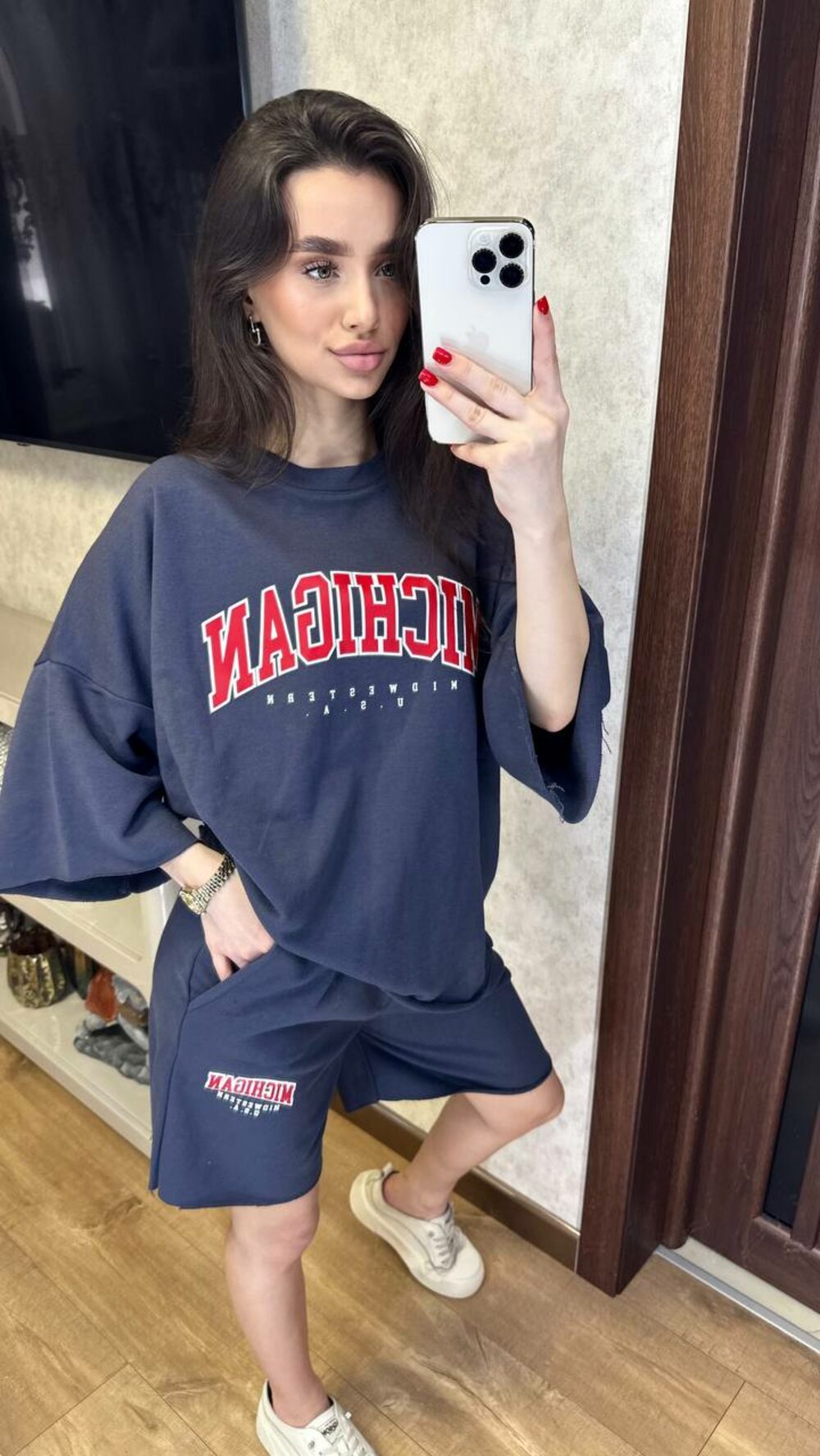 Костюм двійка складається з шортів і футболки, колір графіт