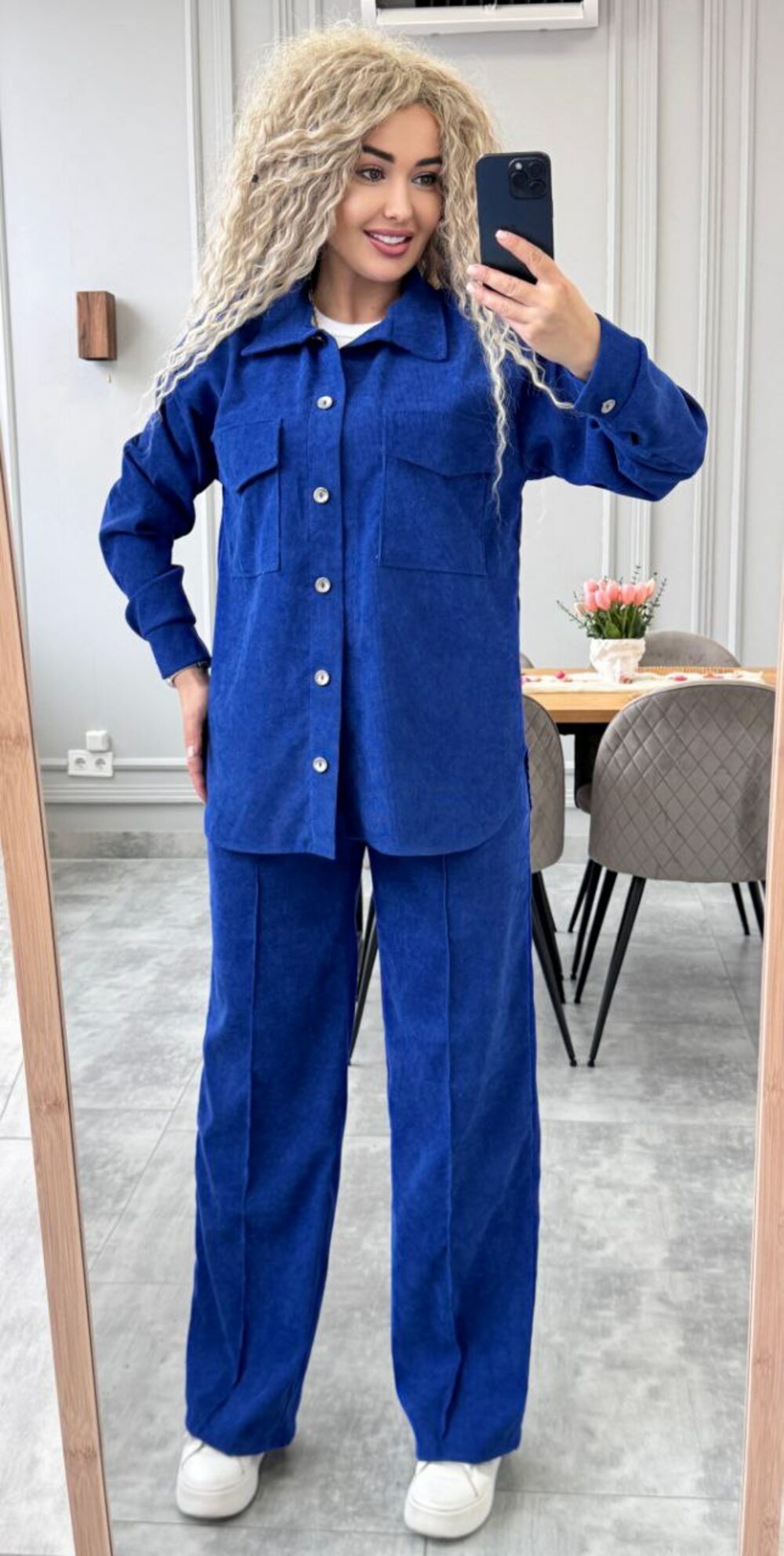 Костюм двійка складається з штанів та сорочки, колір синій