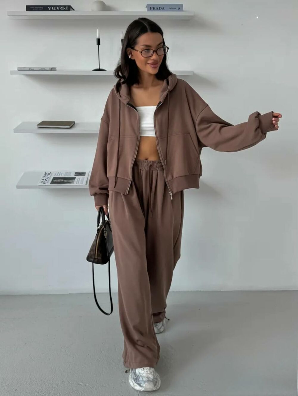 Костюм двійка складається з худі та штанів, колір моко