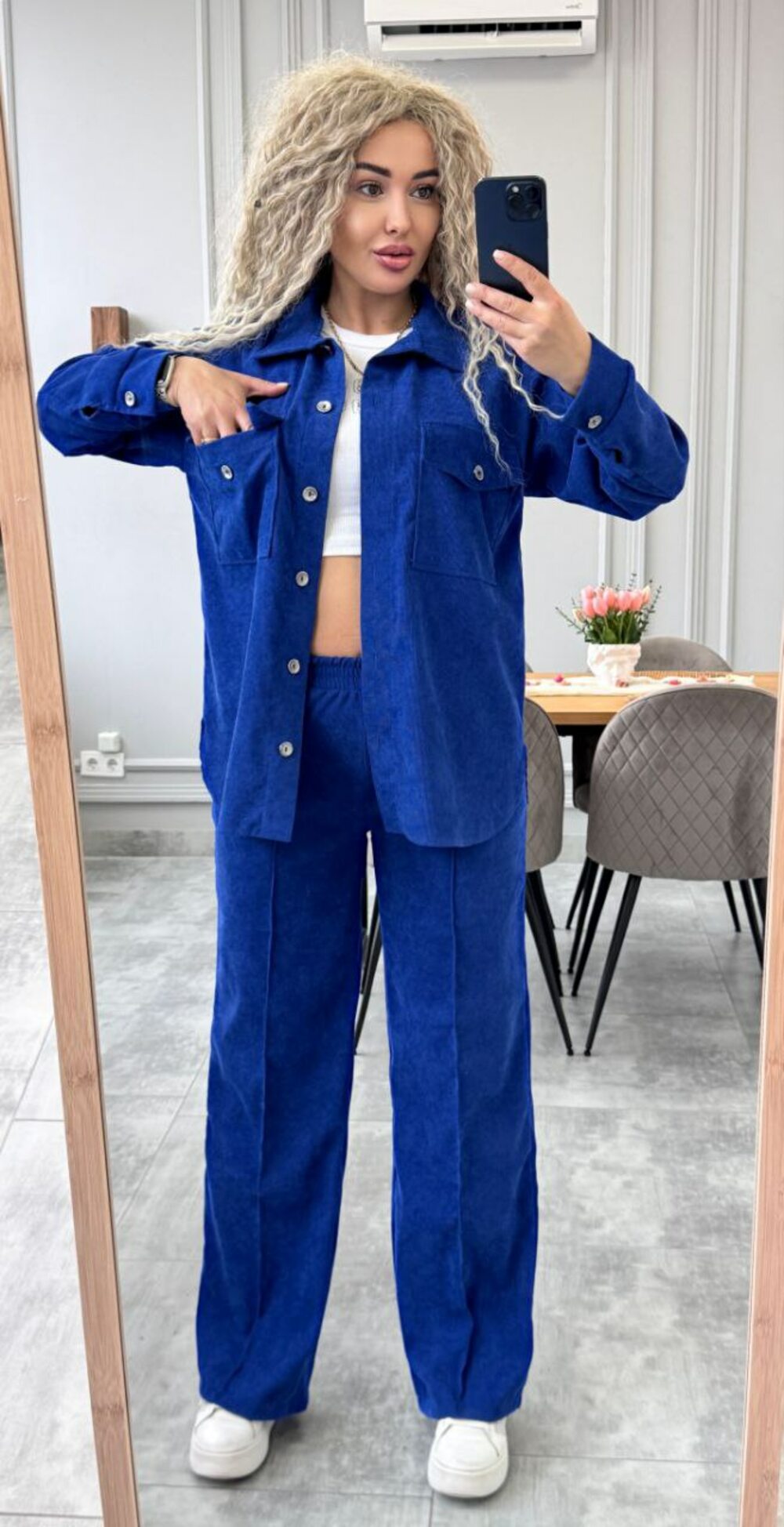 Костюм двійка складається з штанів та сорочки, колір синій