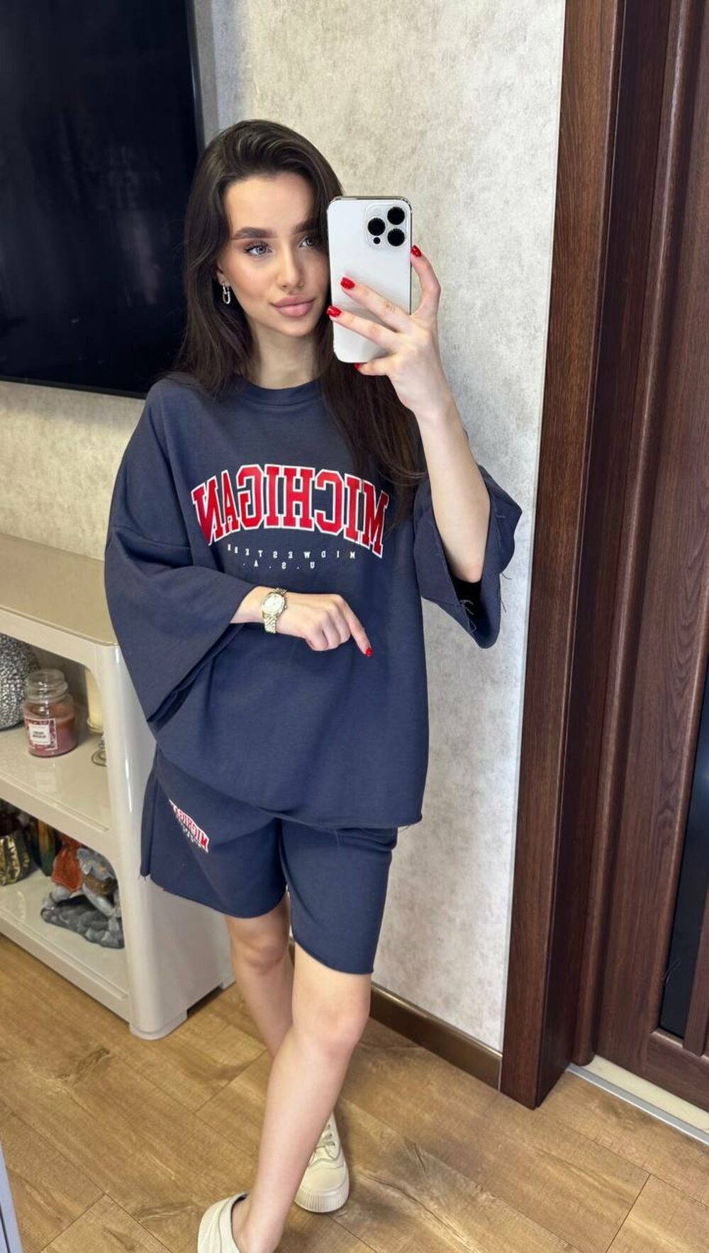 Костюм двійка складається з шортів і футболки, колір графіт