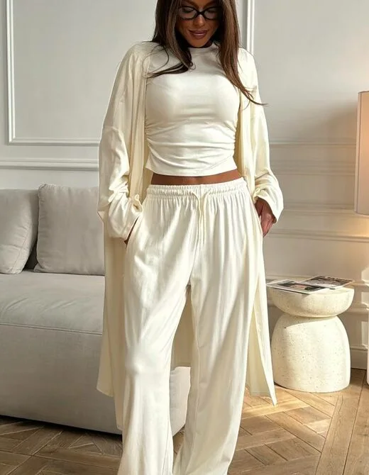 Костюм тройка состоит из брюк, кардигана и топа, цвет айвори