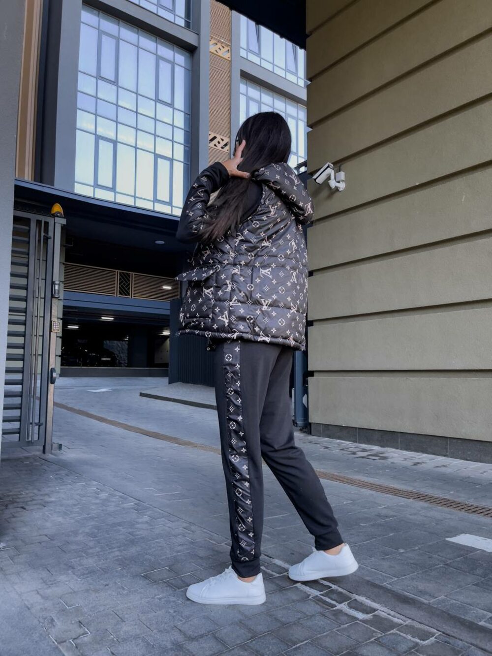 Костюм 3-йка L-V комплект жилетка штаны и кофта цвет черный