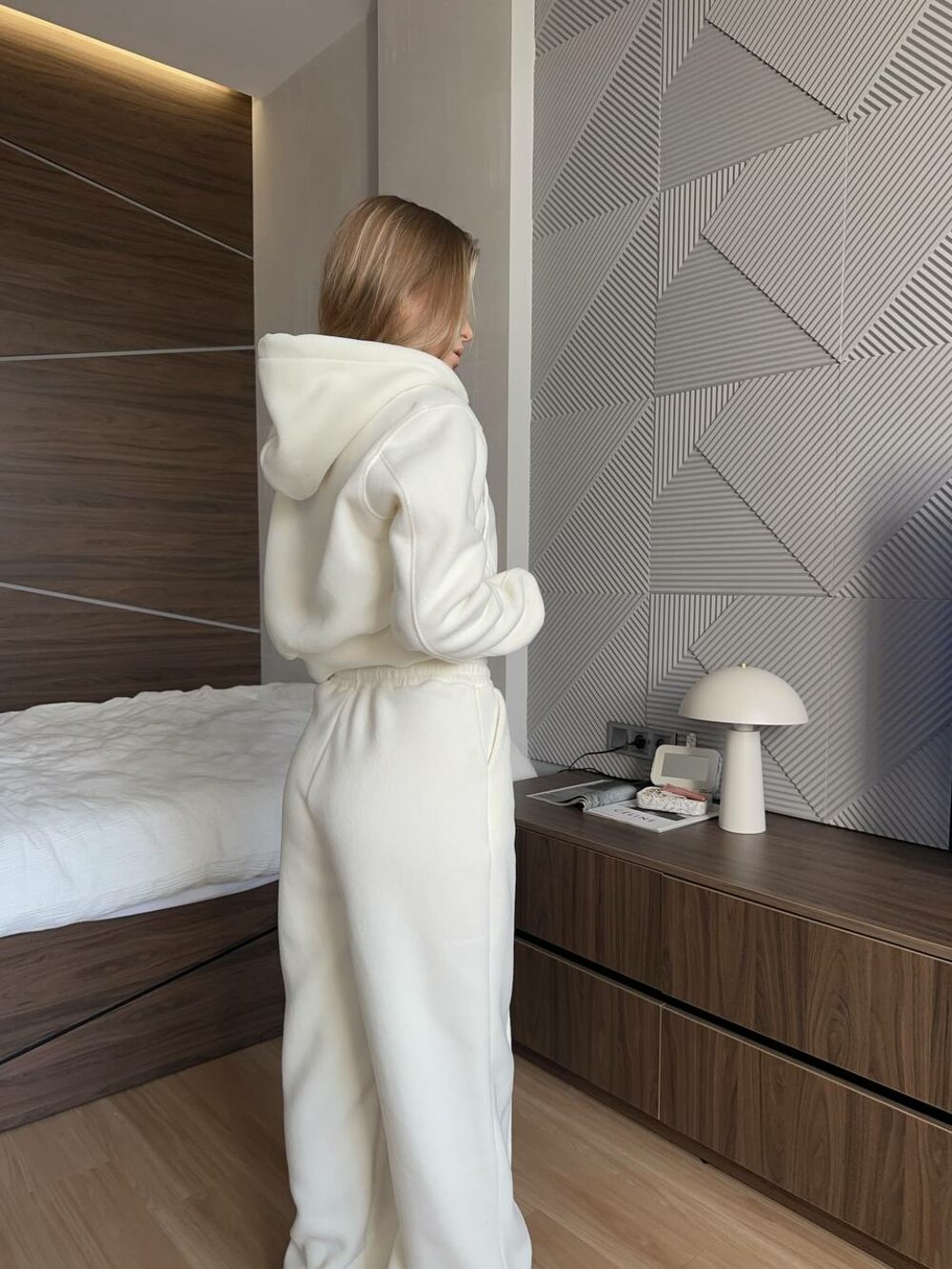 Спортивный костюм флисовый с капюшоном цвет молоко