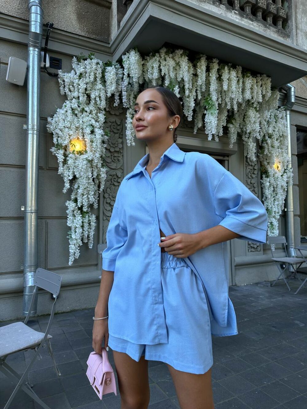 Костюм двійка складається з сорочки та шорт, колір блакитний
