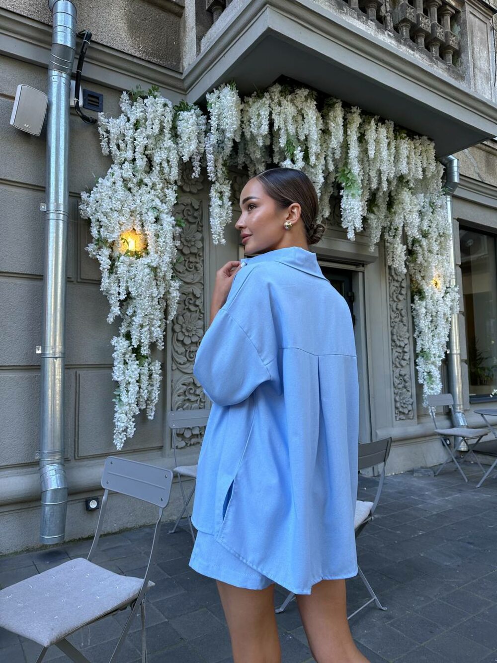 Костюм двійка складається з сорочки та шорт, колір блакитний