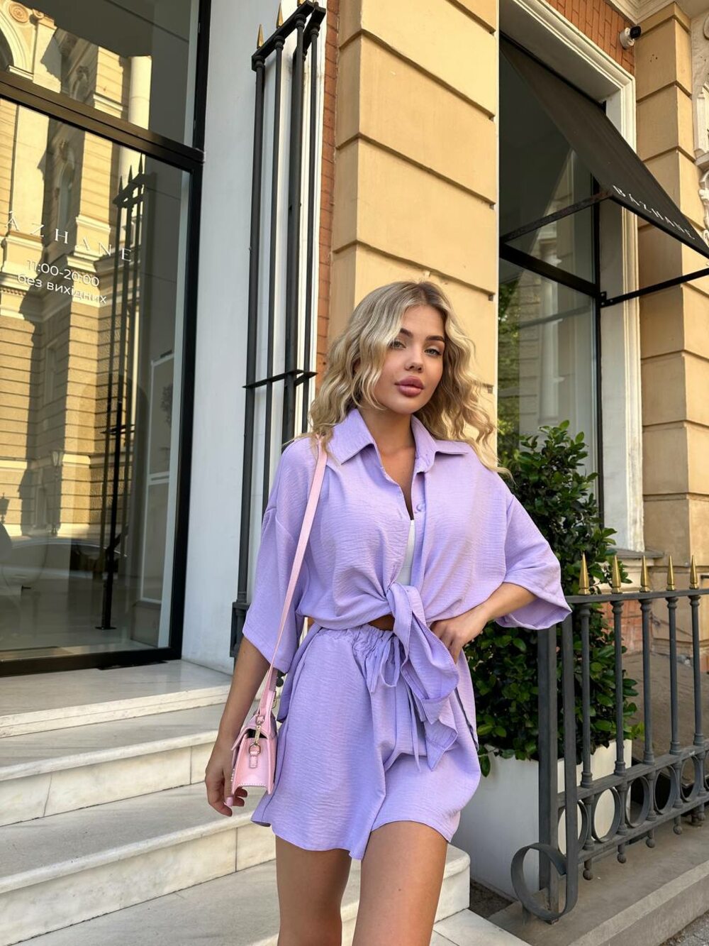 Костюм двійка складається з сорочки та шорт, колір лавандовий