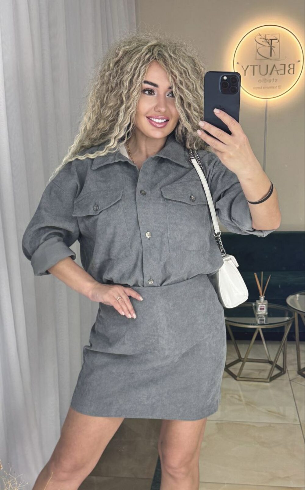 Костю двійка складається з сорочки оверсайз та спідниці, колір графіт