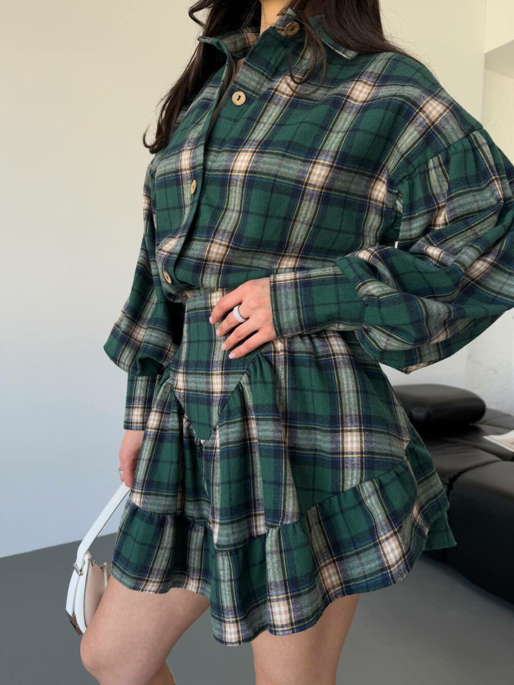 Костюм двійка в клітинку зі спідниці та сорочки, колір зелений