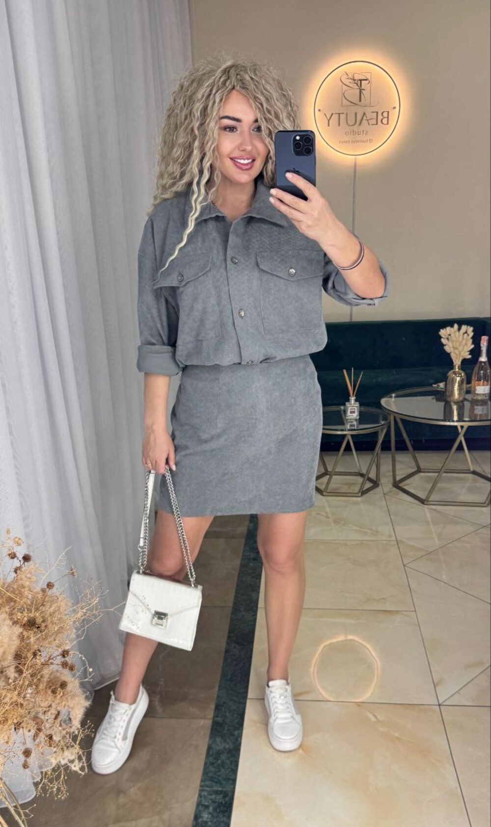 Костю двійка складається з сорочки оверсайз та спідниці, колір графіт