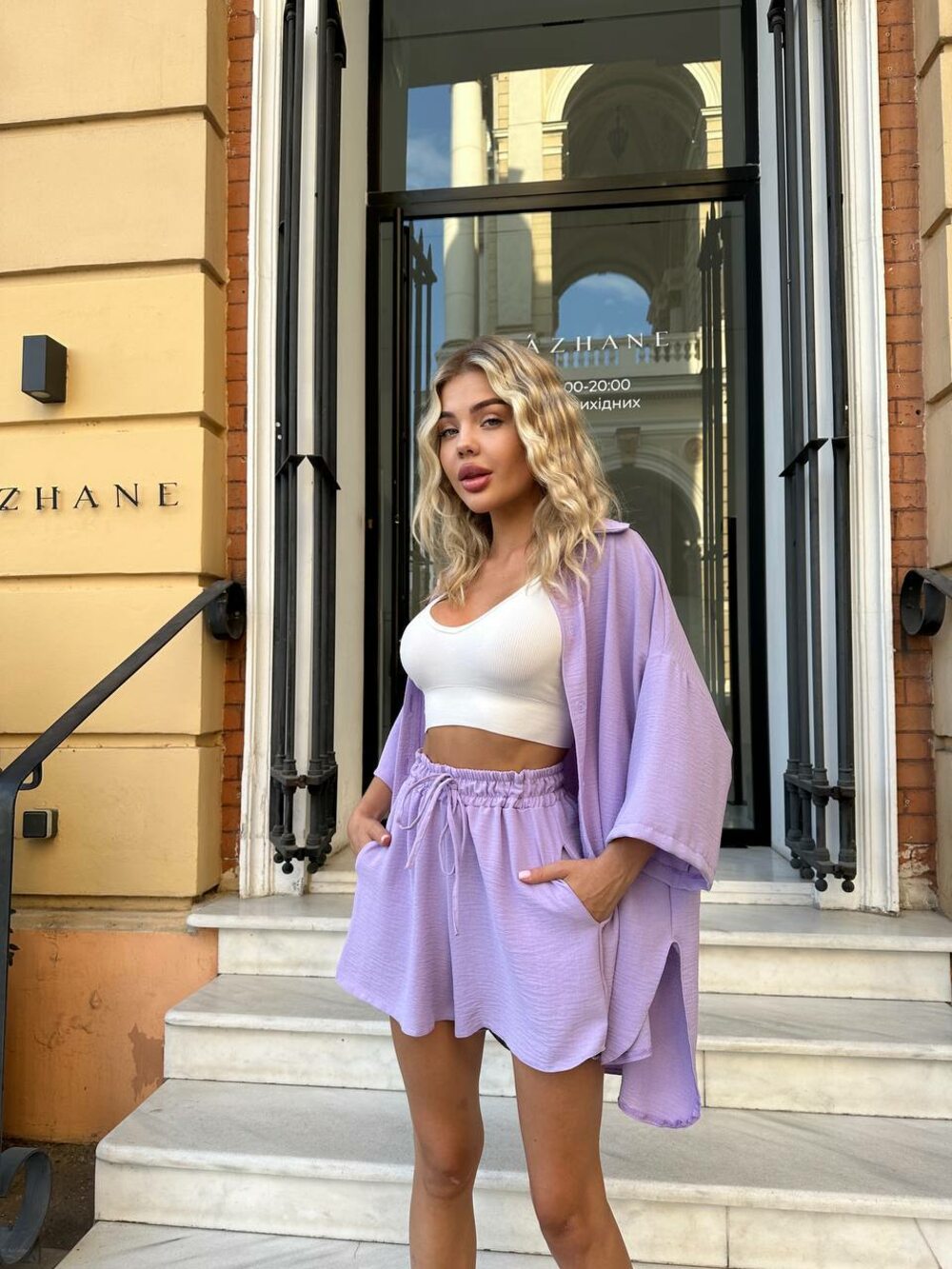 Костюм двійка складається з сорочки та шорт, колір лавандовий