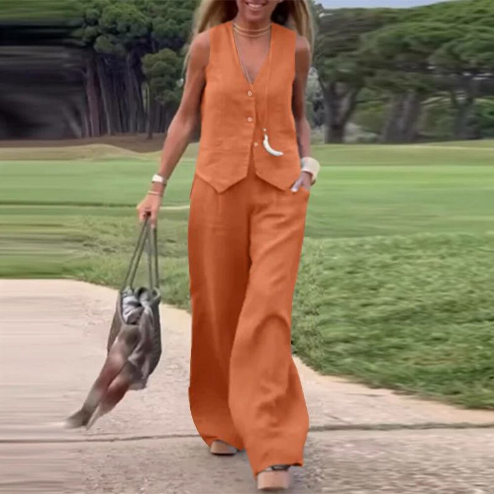 Костюм складається з брюк палаццо та жилета, колір помаранчевий