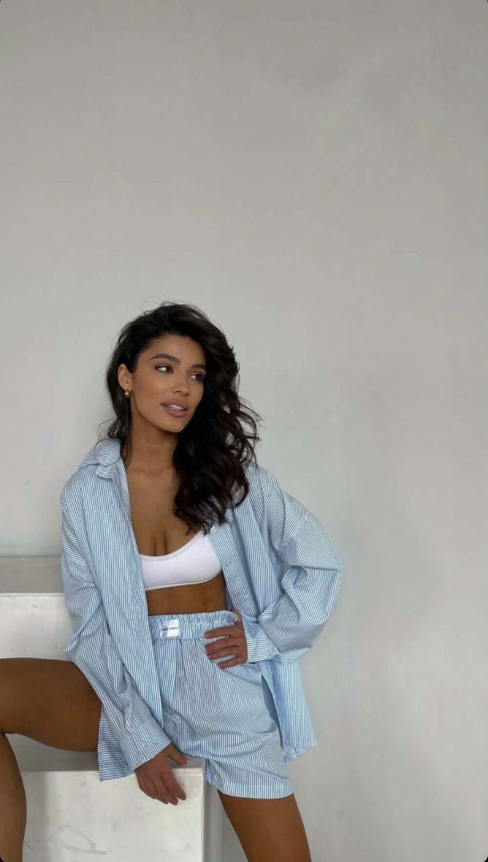 Костюм двійка складається з сорочки та шорт, колір блакитний