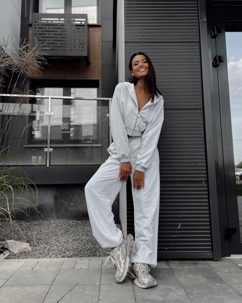 Костюм двійка складається з кофти і штанів, колір меланж