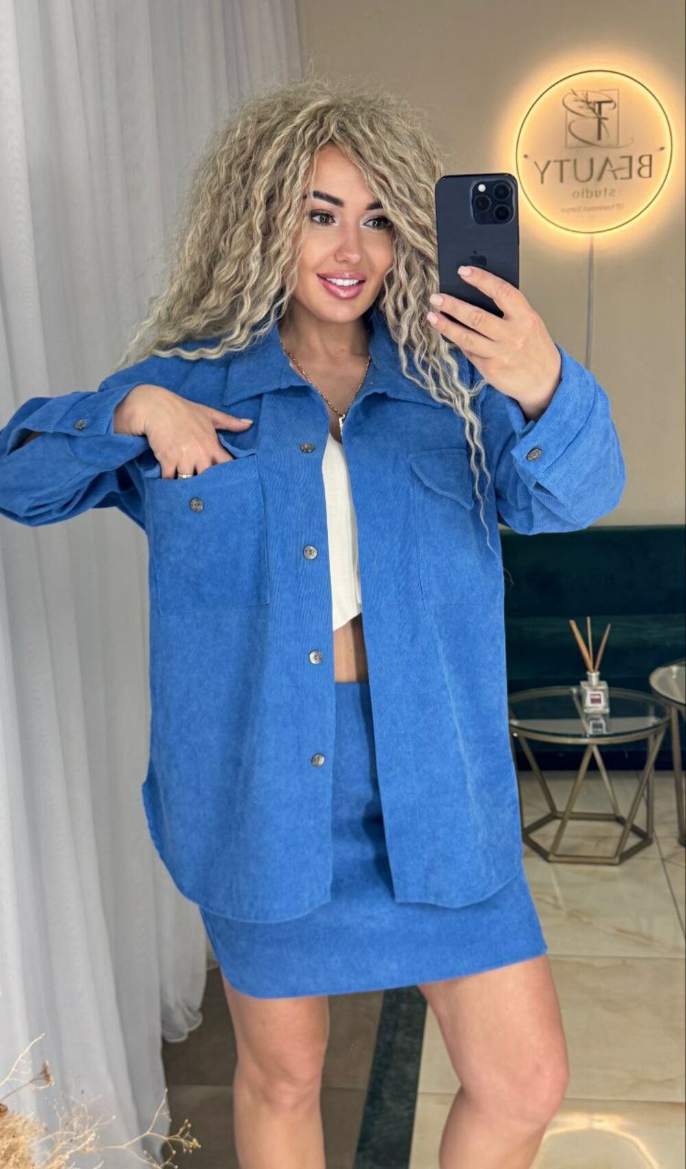 Костю двійка складається з сорочки оверсайз та спідниці, колір джинс