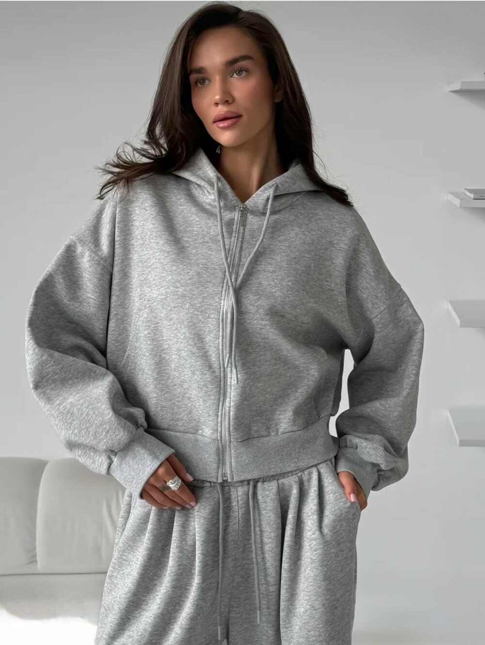 Костюм двійка складається зі худі та штанів, колір меланж