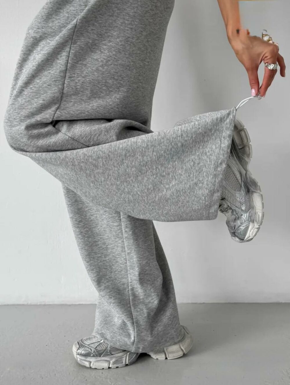 Костюм двійка складається зі худі та штанів, колір меланж