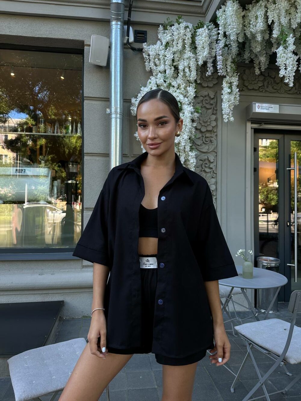Костюм двійка складається з сорочки та шорт, колір чорний