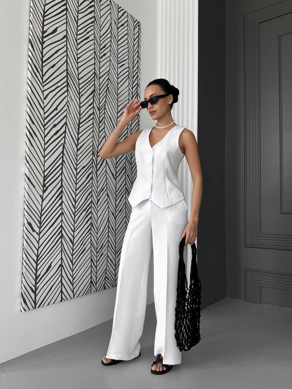 Костюм зісотет із жилетки та штанів, колір білий