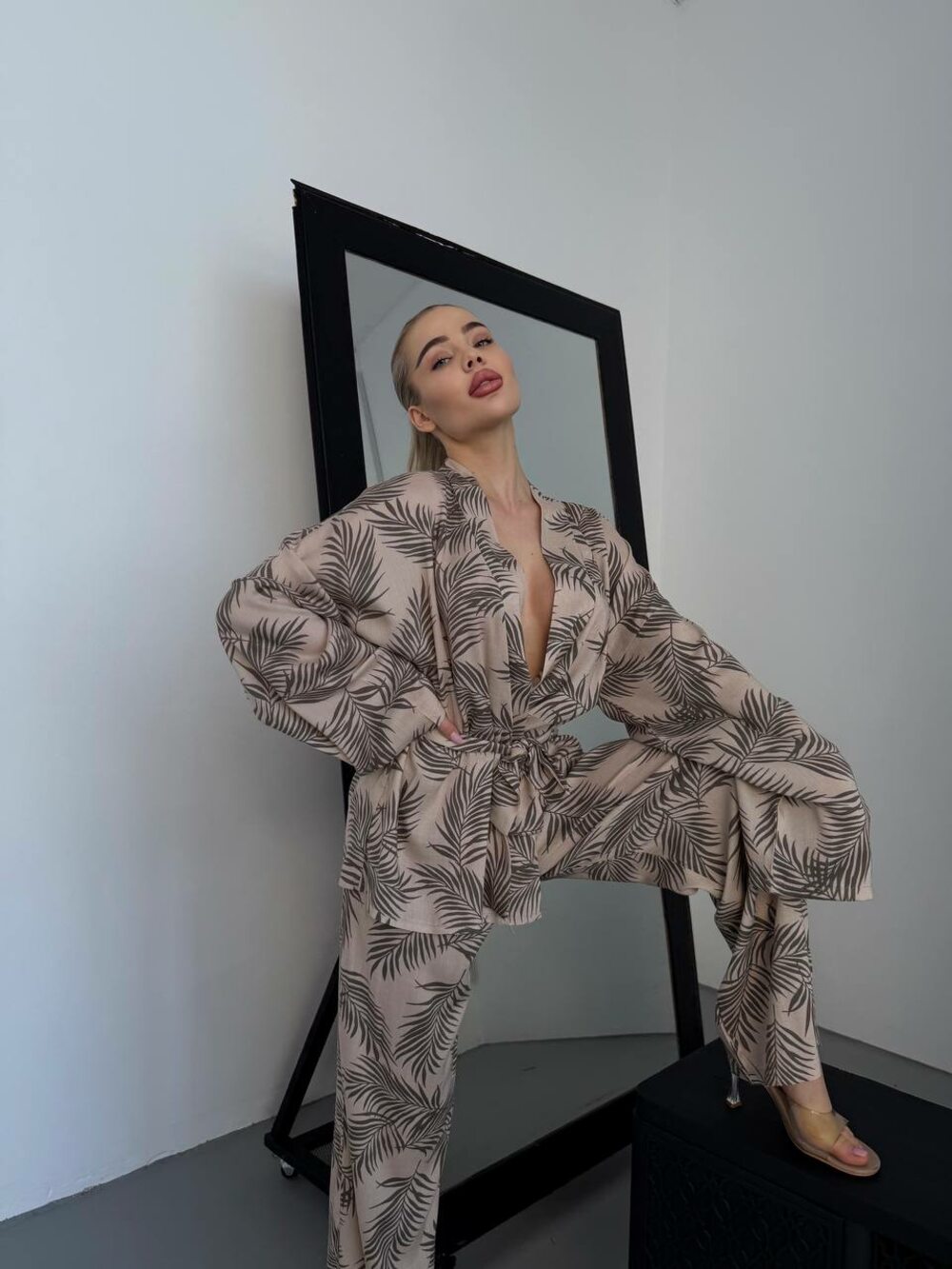 Косять двійка з штанів та кардигану, колір бежевий