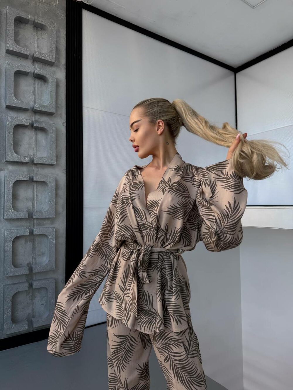 Косять двійка з штанів та кардигану, колір бежевий