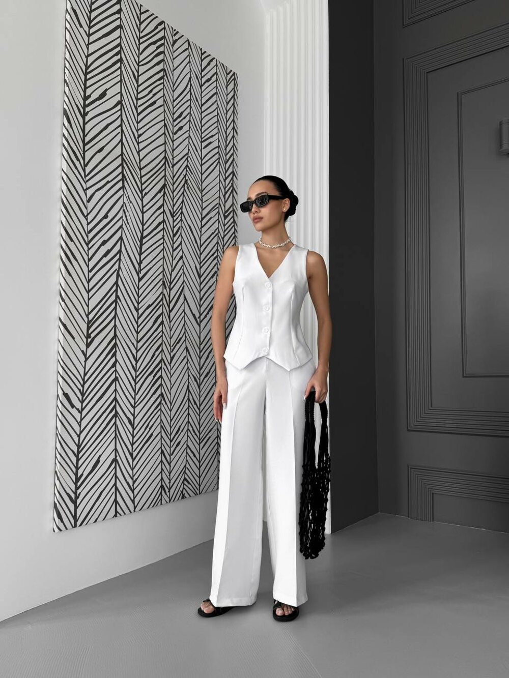 Костюм зісотет із жилетки та штанів, колір білий