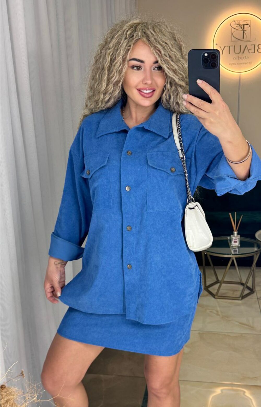 Костю двійка складається з сорочки оверсайз та спідниці, колір джинс