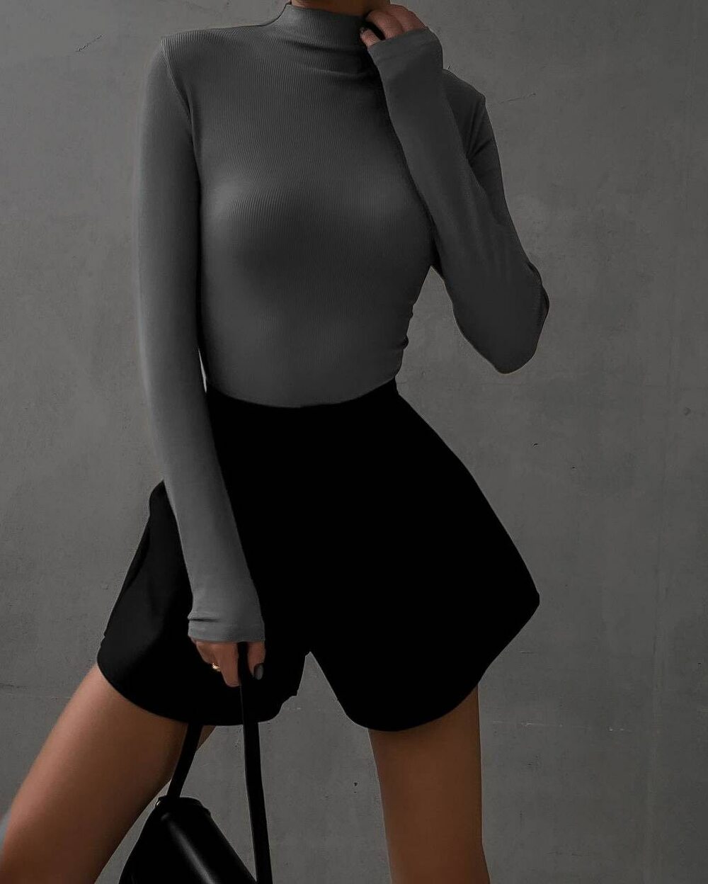 Костюм з гольфу в рубчик і кашеміровий шорт, колір сірий гольф, шорти чорні