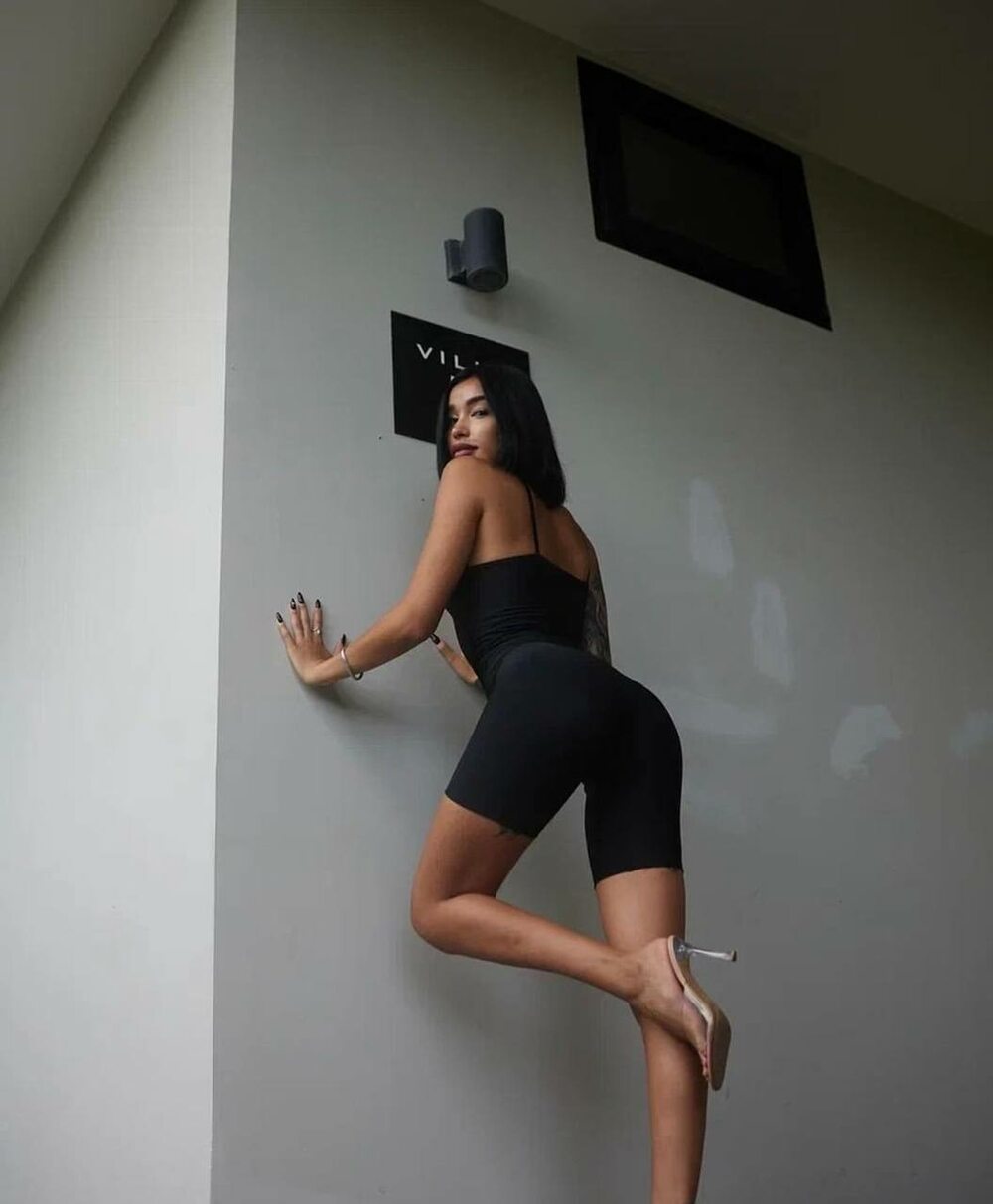 Комбенезон на бретельках, цвет черный