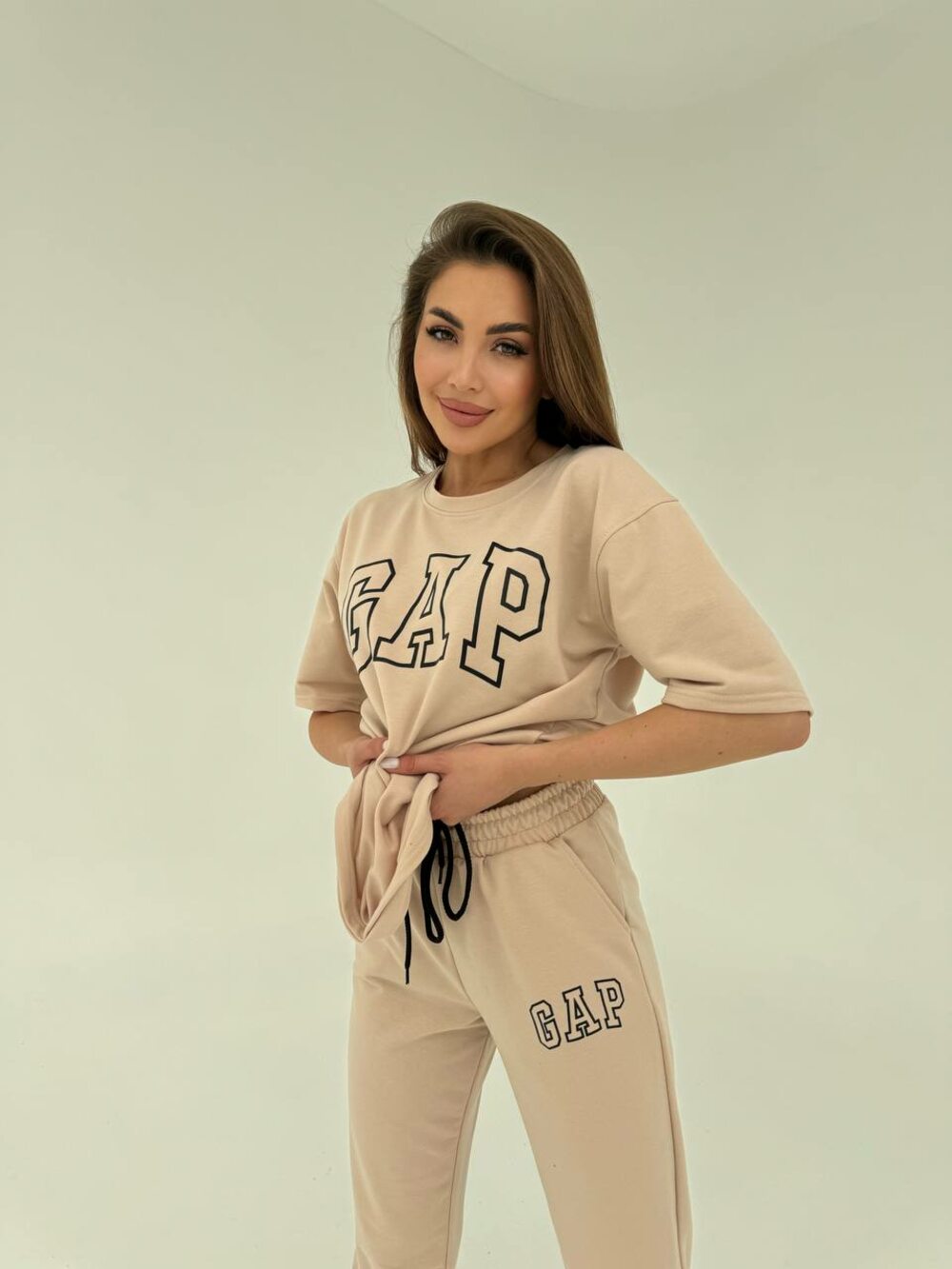 Костюм двійка з написом, колір бежевий