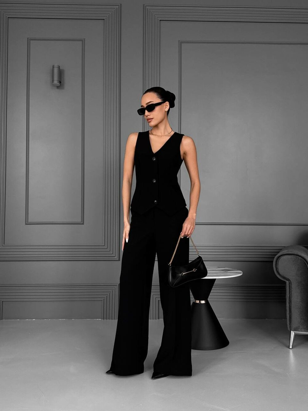 Костюм зісотет із жилетки та штанів, колір чорний