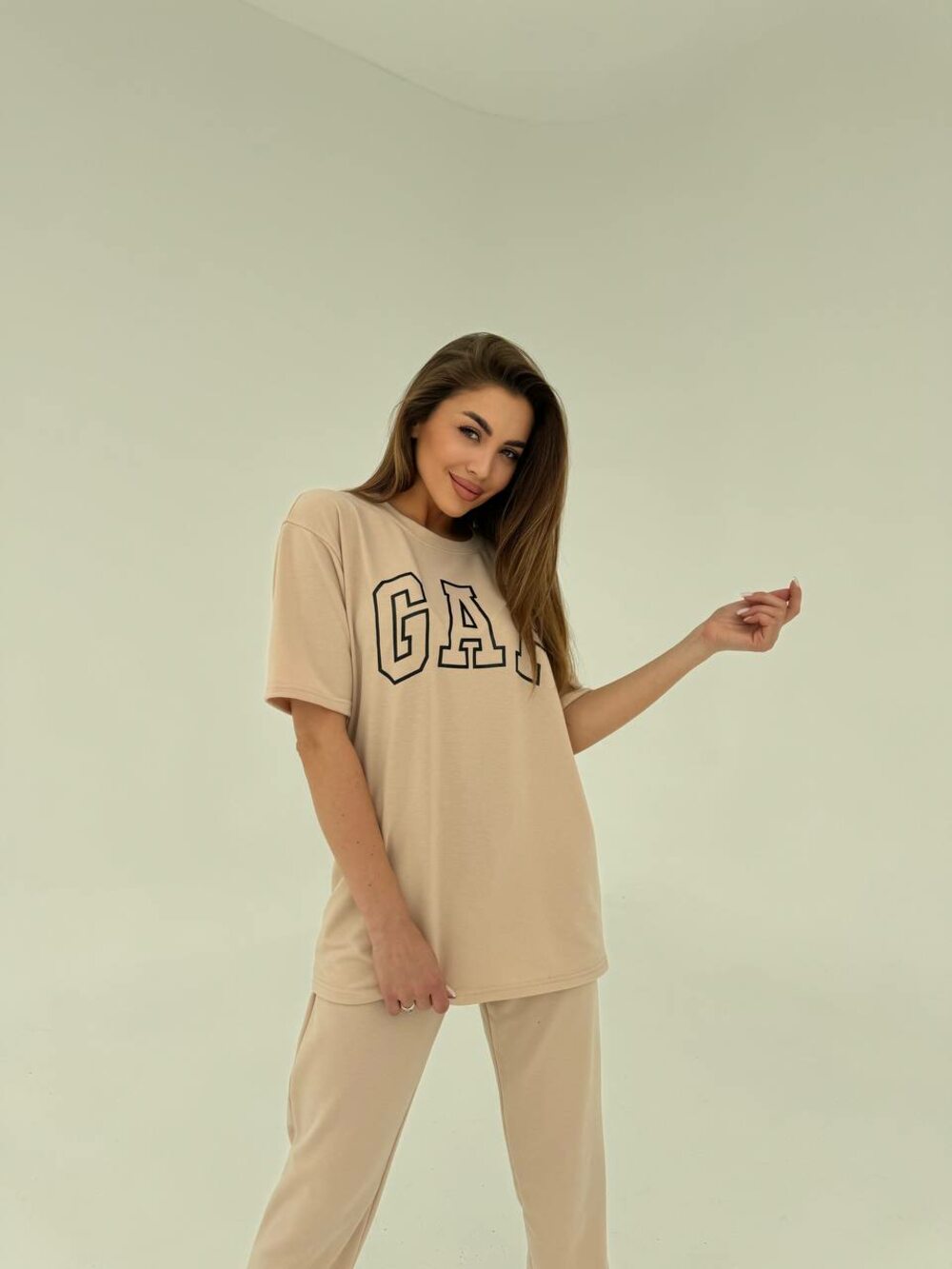 Костюм двійка з написом, колір бежевий